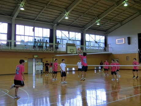 球技大会の様子 バレーボール